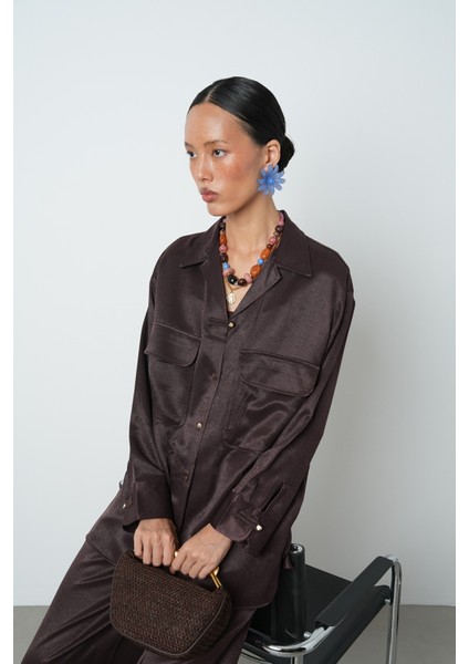 Kadın Düz Renk Çift Cepli Altın Düğme Detaylı Gömlek modelleri