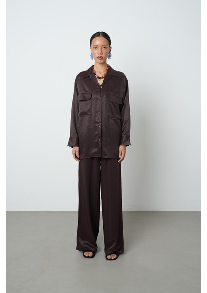 Kadın Düz Renk Çift Cepli Altın Düğme Detaylı Gömlek fırsatları