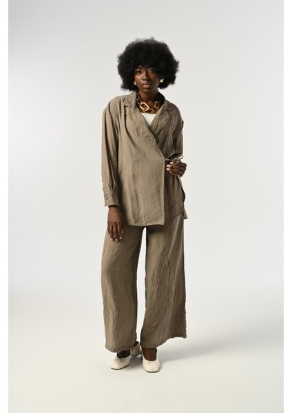 Kadın Belden Bağlamalı Kırışık Kumaş Düz Renk Gömlek fırsatları