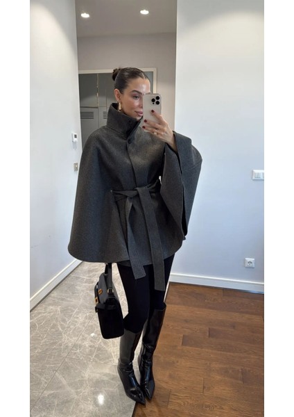 Kemer Detaylı Kaşe Panço