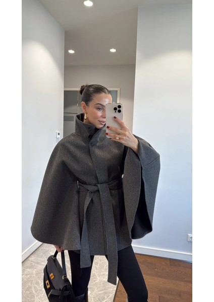 Kemer Detaylı Kaşe Panço