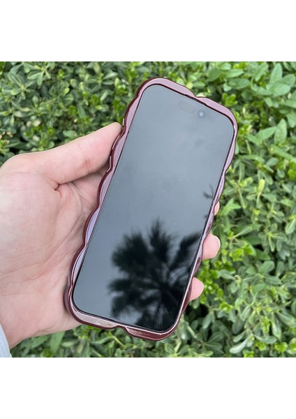 iPhone 15 Pro Max Kılıf Yaprak Desenli Parlak Darbe Önleyici Silikon Kapak fiyatları
