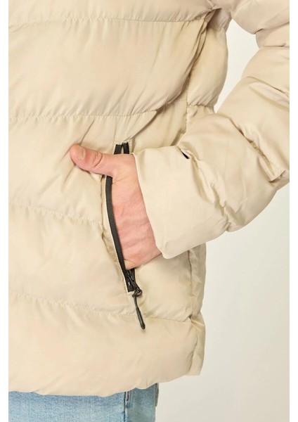 İçi Astarlı Su ve Rüzgar Geçirmez Cepli Kapüşonlu Erkek Mont indirimleri