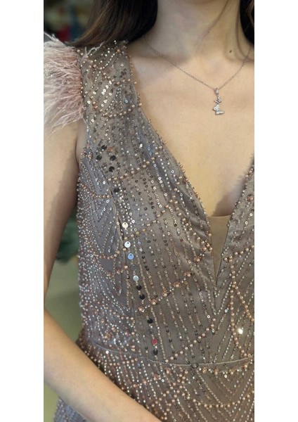 Bakır V Yaka Kalın Askı Tuy Detaylı Düz Kesim Pullu Boncuklu Uzun Abiye Elbise 11052-04 fırsatları