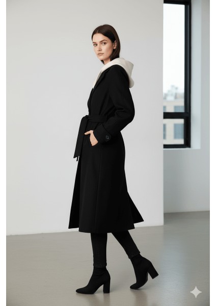 Kadın Kapşonlu Kemerli Düğmeli Kaban