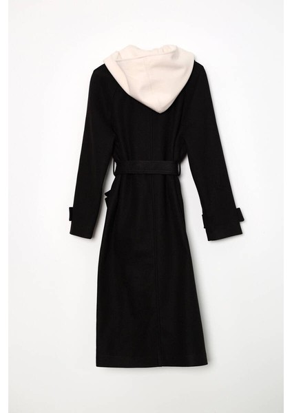 Kadın Kapşonlu Kemerli Düğmeli Kaban