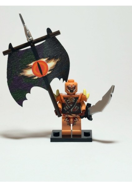 Uruk-Hai Berserker – Mordor Sancağı Figür