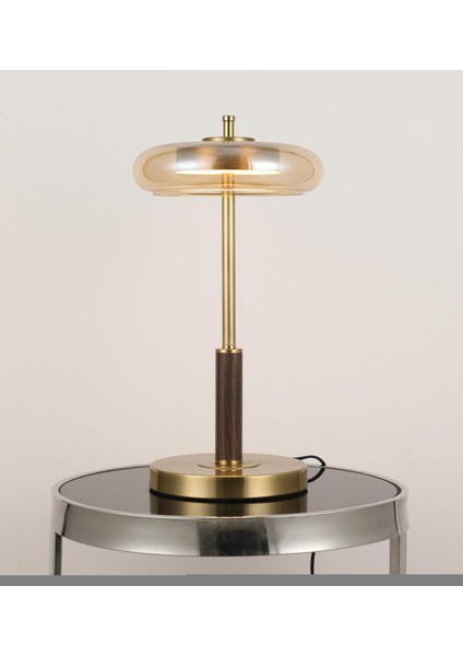 Modern Masa Lambası – Amber Cam Abajur, Gold Metal Ayak, Ahşap Detaylı Tasarım