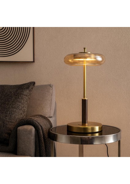 Modern Masa Lambası – Amber Cam Abajur, Gold Metal Ayak, Ahşap Detaylı Tasarım fiyatları