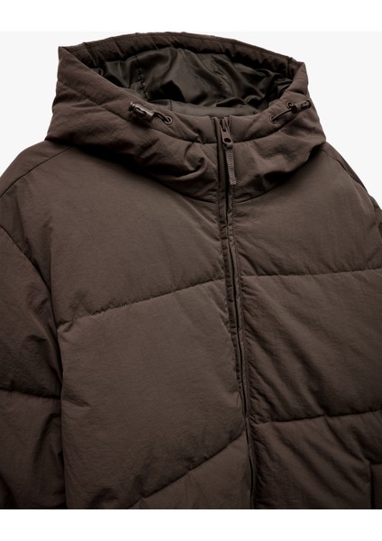 Uzun Kollu Cep Detaylı Fermuarlı Kapşonlu Kışlık Şişme Mont