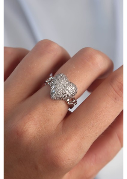 Pirinç Ayarlamalı Gümüş Renk Zirkon Taşlı Bombeli Kalp Yüzük modelleri