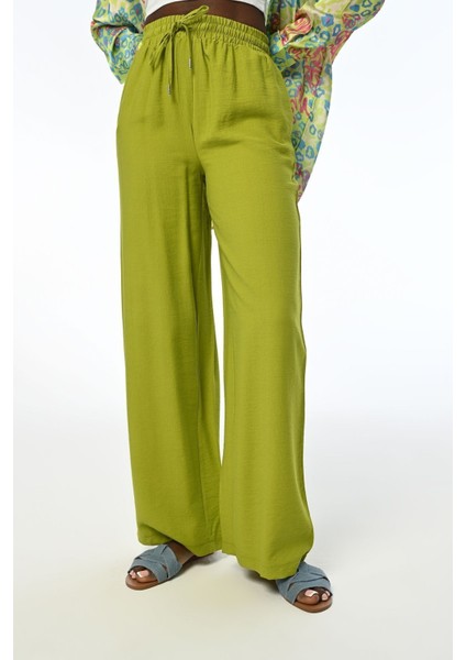 Kadın Rahat Kalıp Bol Paça Beli Lastikli Düz Renk Pantolon