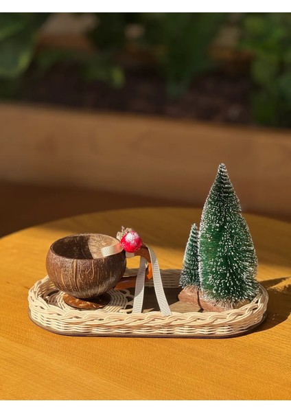 Doğal Rattan 4’lü Kış Dekoru Seti – Tepsi, Kupa, Bardak Altlığı, Mini Çam Ağacı