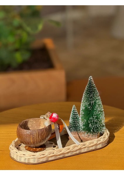 Doğal Rattan 4’lü Kış Dekoru Seti – Tepsi, Kupa, Bardak Altlığı, Mini Çam Ağacı