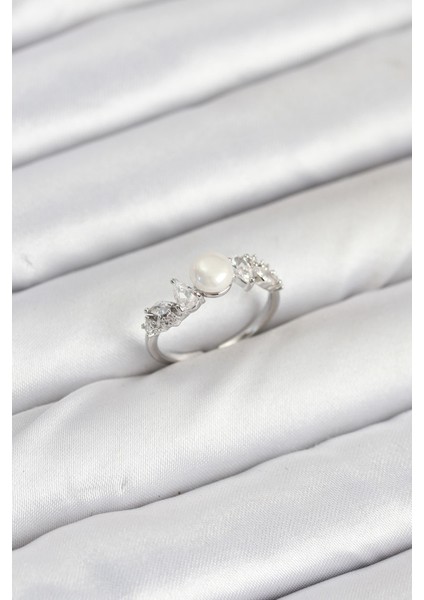 Pirinç Gümüş Renk Zirkon Taşlı İncili Model Kadın Yüzük