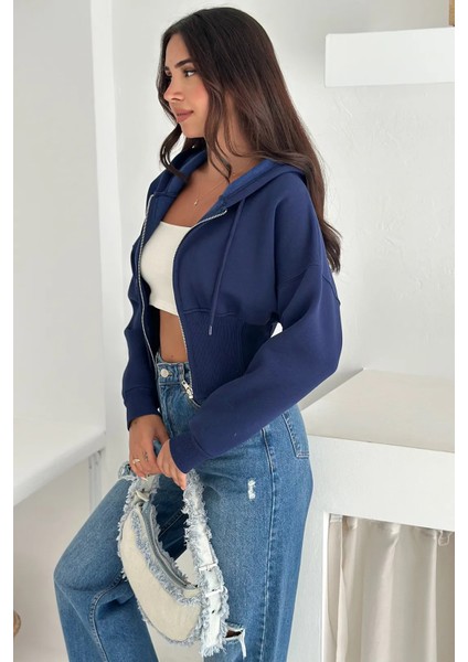 Kadın Siyah Fermuarlı Hoodie Sweat – Minimal Sokak Ruhuyla fiyatları