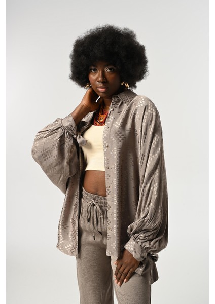 Kadın Desenli Kolları Bağlama Detaylı Oversize Kesim Gömlek modelleri