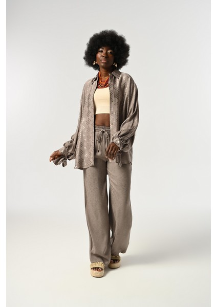 Kadın Desenli Kolları Bağlama Detaylı Oversize Kesim Gömlek fırsatları