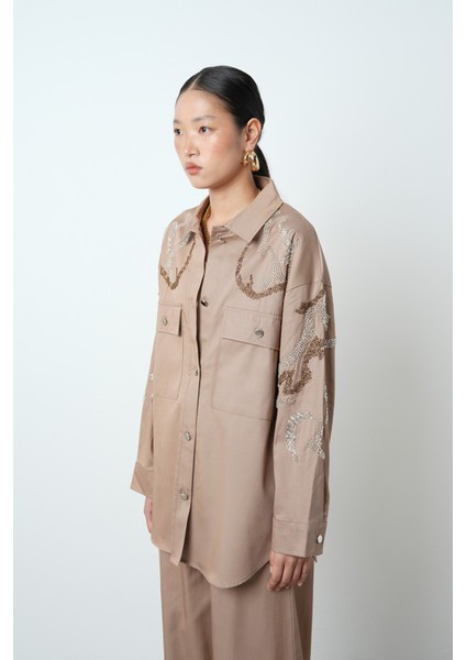 Kadın Çift Cepli Önü Boncuk Işlemeli Düz Renk Gömlek fiyatları