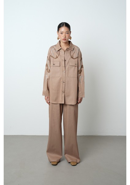 Kadın Çift Cepli Önü Boncuk Işlemeli Düz Renk Gömlek fırsatları