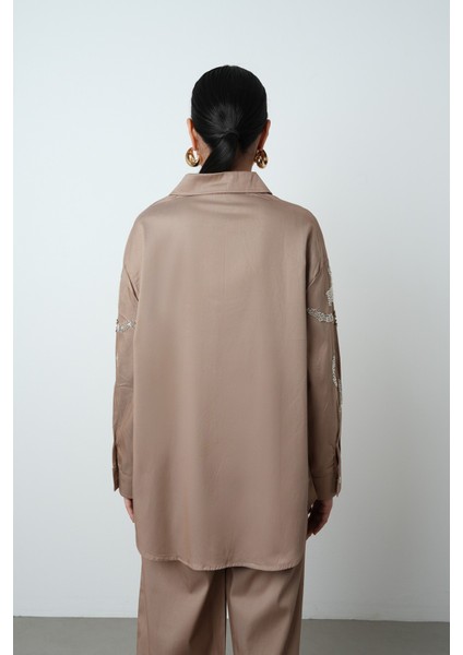 Kadın Çift Cepli Önü Boncuk Işlemeli Düz Renk Gömlek indirimleri