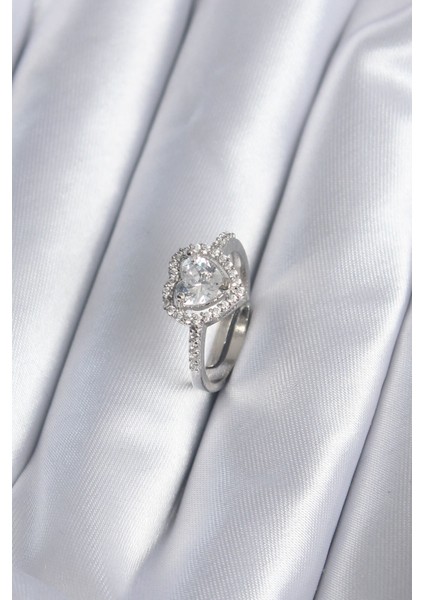 Pirinç Gümüş Renk Zirkon Taşlı Kalp Charm Model Kadın Yüzük