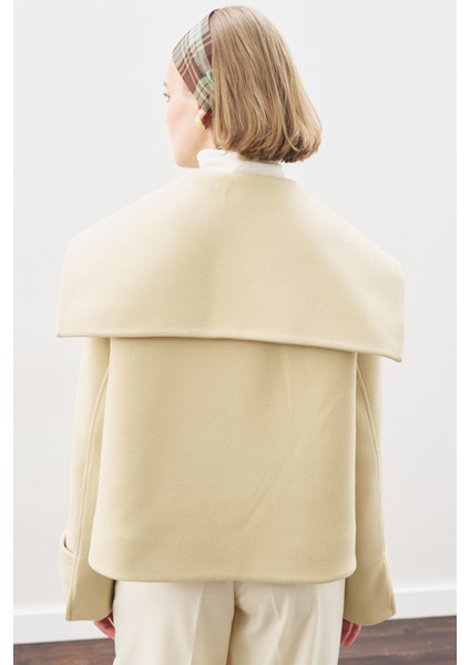 Düğme Detaylı Kaşe Ceket Kum