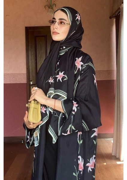 Aye'nin Tercihi Blooming Monogram Floş Şal Siyah