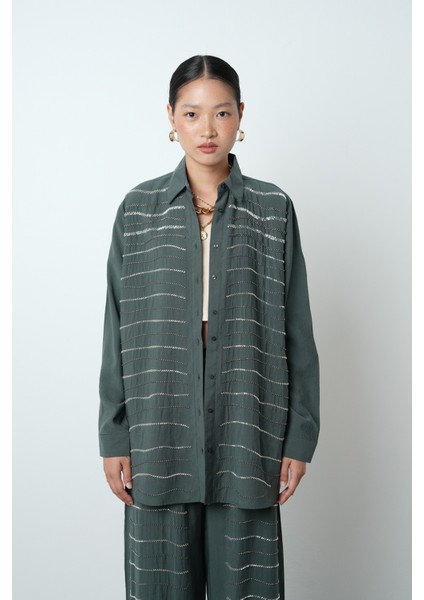 Kadın Yatay Şerit Taş Işlemeli Düz Renk Oversize Gömlek