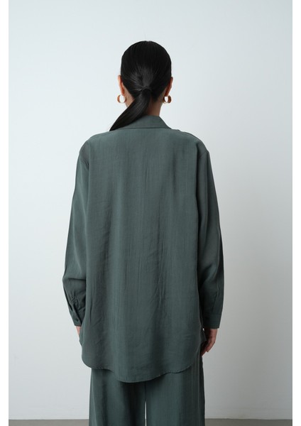 Kadın Yatay Şerit Taş Işlemeli Düz Renk Oversize Gömlek indirimleri