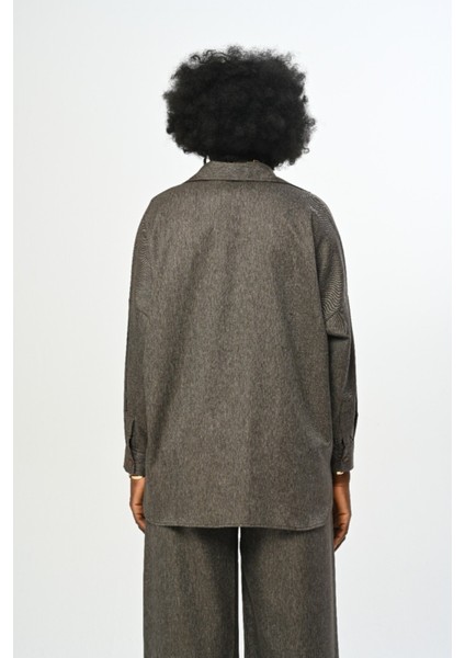 Kadın Düz Renk Yakası Detaylı Oversize Kesim Gömlek fırsatları