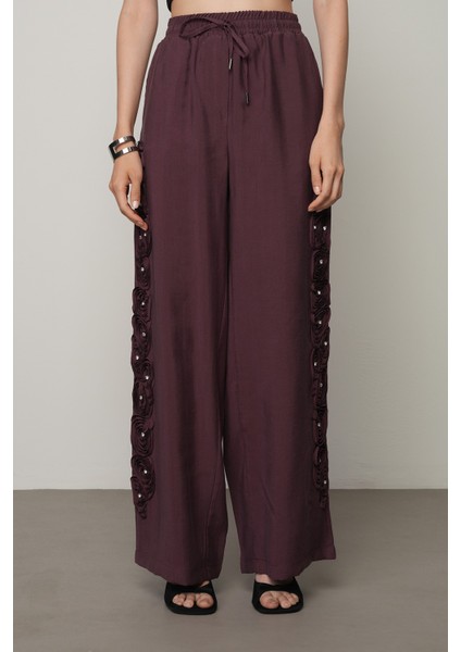 Kadın Şerit Gül ve Taş Detaylı Düz Renk Beli Lastikli Bol Paça Pantolon
