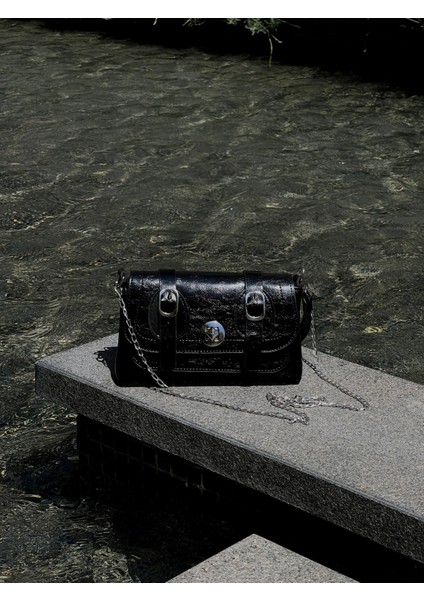 \"kadın Siyah Tokalı Kapaklı Omuz Çantası\" fiyatları