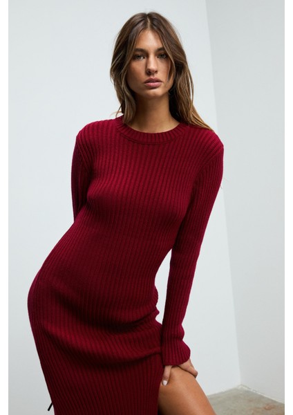 Soreya Kadın Yuvarlak Yaka Çizgi Desenli Yırtmaçlı Slim Fit Triko Bordo Elbise fırsatları