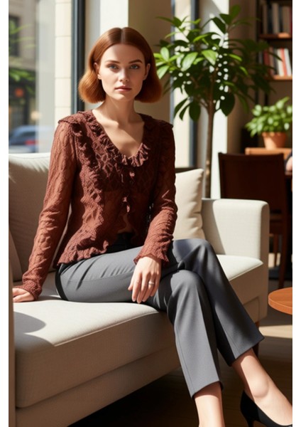 Kadın Crop Bluz V Yaka Fırfır Detaylı Flare Kol Esnek Örme Kumaş Kaliteli Şık Rahat Modern