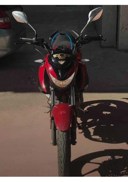 Altın Elbiseli Adam 2 Adet Kask Pc Leptop Motorsiklet Sticker 12*4cm 2 Adet Metalik Gold fiyatları