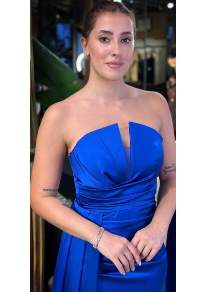 Saks Straplez Yaka Sırt Dekolteli Düz Kesim Saten Uzun Abiye Elbise 11131-03 modelleri