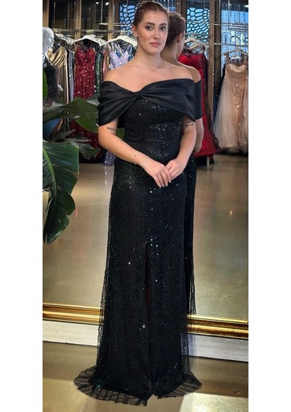 Siyah Madonna Yaka Yırtmaçlı Düz Kesim Pullu Boncuklu Uzun Abiye Elbise 11029-07