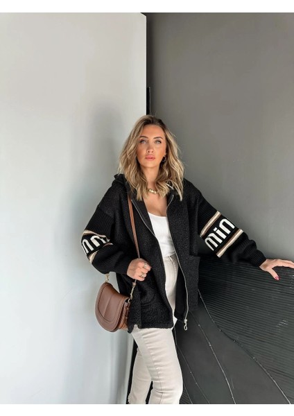 Robin Kadın Kolları Yazılı Trikolu Kapüşonlu Arkası Uzun Astarsız Buklet Kısa Kaban modelleri