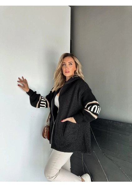 Robin Kadın Kolları Yazılı Trikolu Kapüşonlu Arkası Uzun Astarsız Buklet Kısa Kaban indirimleri