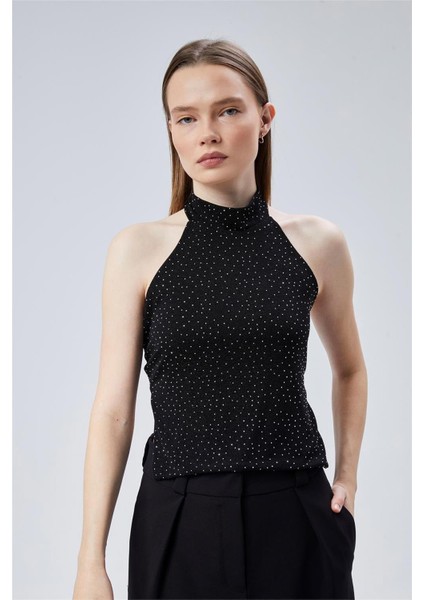 Düğmeli Dik Yaka Top