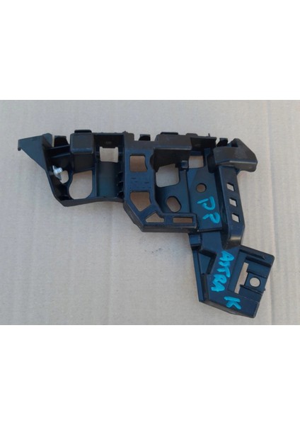 Opel Astra- K- Hb- 2016-2019 Ön Tampon Bağlantı Braketi Sağ Plastik (Tw) Oem No (39020433)