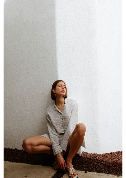 Siyah Çizgili Kısa Gömlek fırsatları