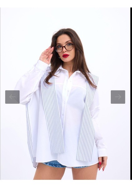 Gömlek Washington Çizgi sırt kısmında beyaz üstüne mavi çizgili ve önden biraz daha uzun omuzdan uzanan ayrı bir hava katan atkı detayı mevcut salaş bir model..