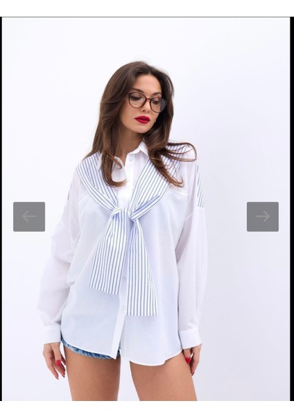 Gömlek Washington Çizgi sırt kısmında beyaz üstüne mavi çizgili ve önden biraz daha uzun omuzdan uzanan ayrı bir hava katan atkı detayı mevcut salaş bir model.. modelleri