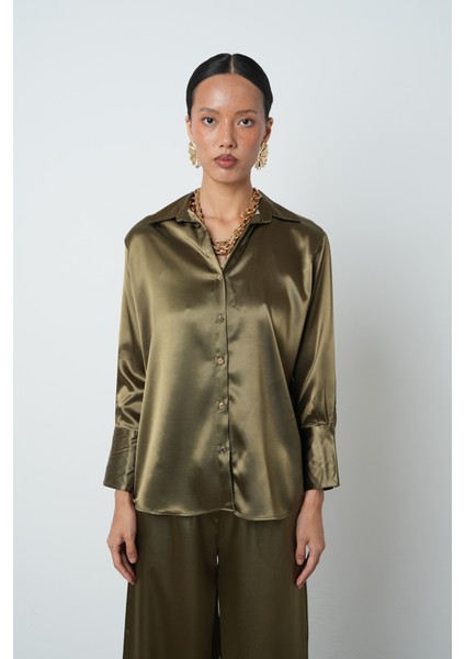 Kadın V Yaka Haki Renk Düz Saten Altın Düğmeli Gömlek