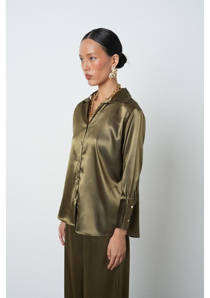 Kadın V Yaka Haki Renk Düz Saten Altın Düğmeli Gömlek fiyatları