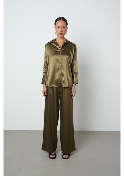 Kadın V Yaka Haki Renk Düz Saten Altın Düğmeli Gömlek fırsatları