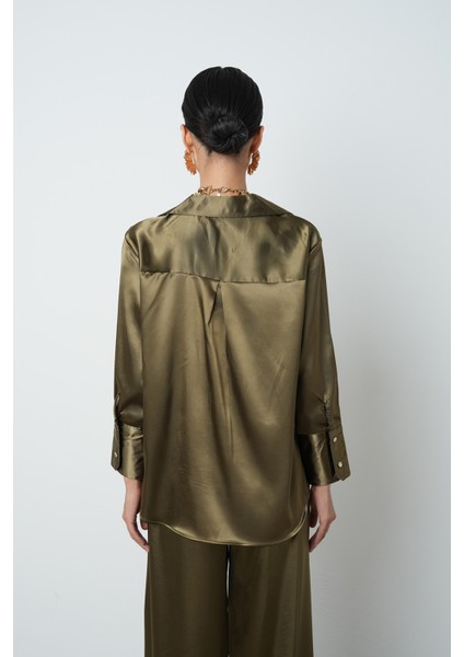 Kadın V Yaka Haki Renk Düz Saten Altın Düğmeli Gömlek indirimleri