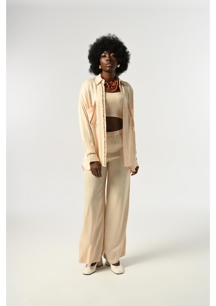 Kadın Önü ve Kolları Taş-Pul Işlemeli Düz Renk Gömlek fırsatları